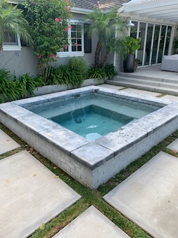 A small above ground jacuzzi.